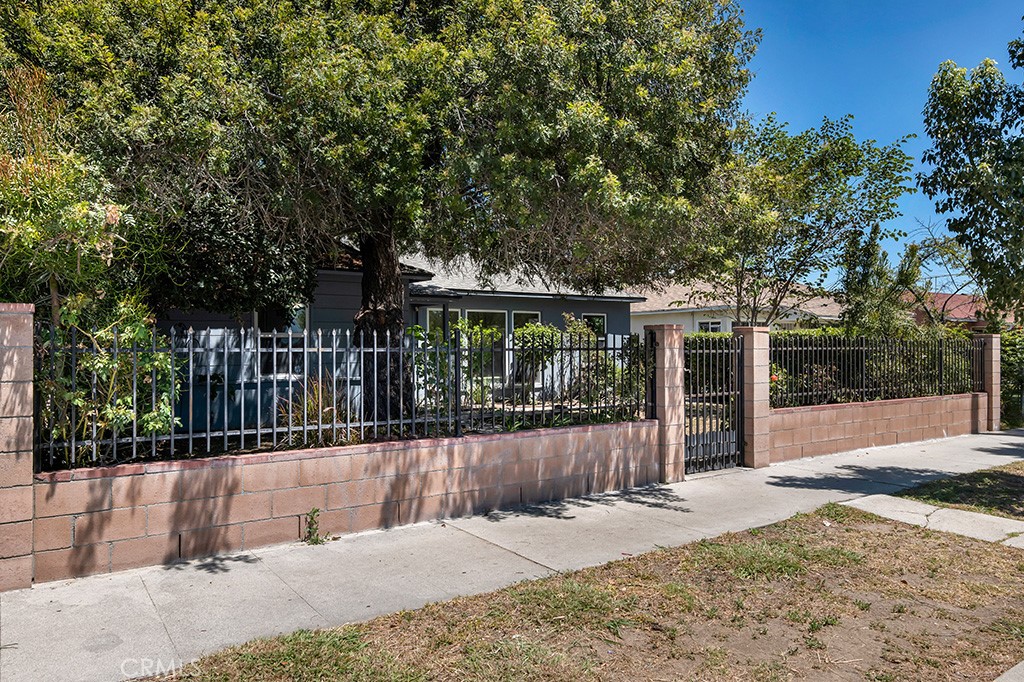 8226 Whiteoak Avenue Property Photo 4