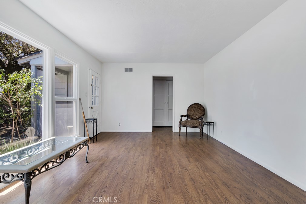 8226 Whiteoak Avenue Property Photo 7