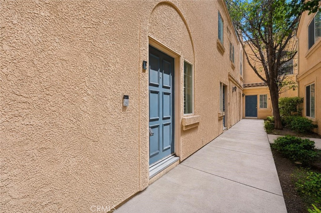 25238 Steinbeck Avenue E Property Photo 1