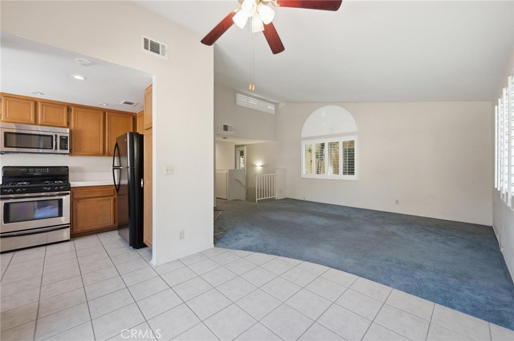 25238 Steinbeck Avenue E Property Photo 6