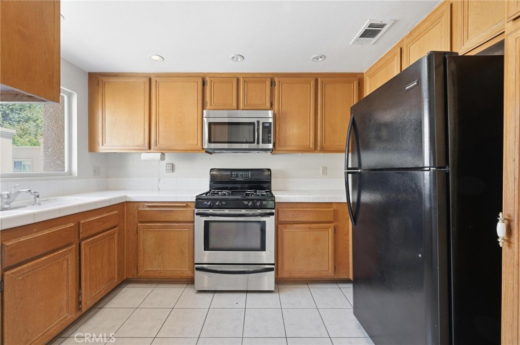 25238 Steinbeck Avenue E Property Photo 7