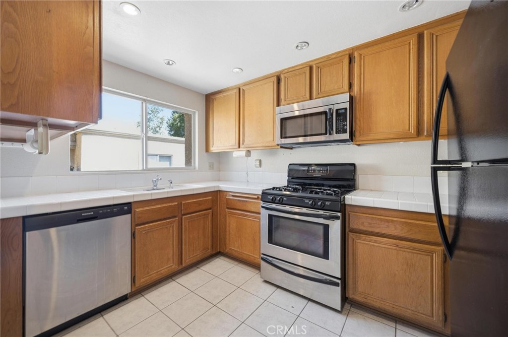 25238 Steinbeck Avenue E Property Photo 8