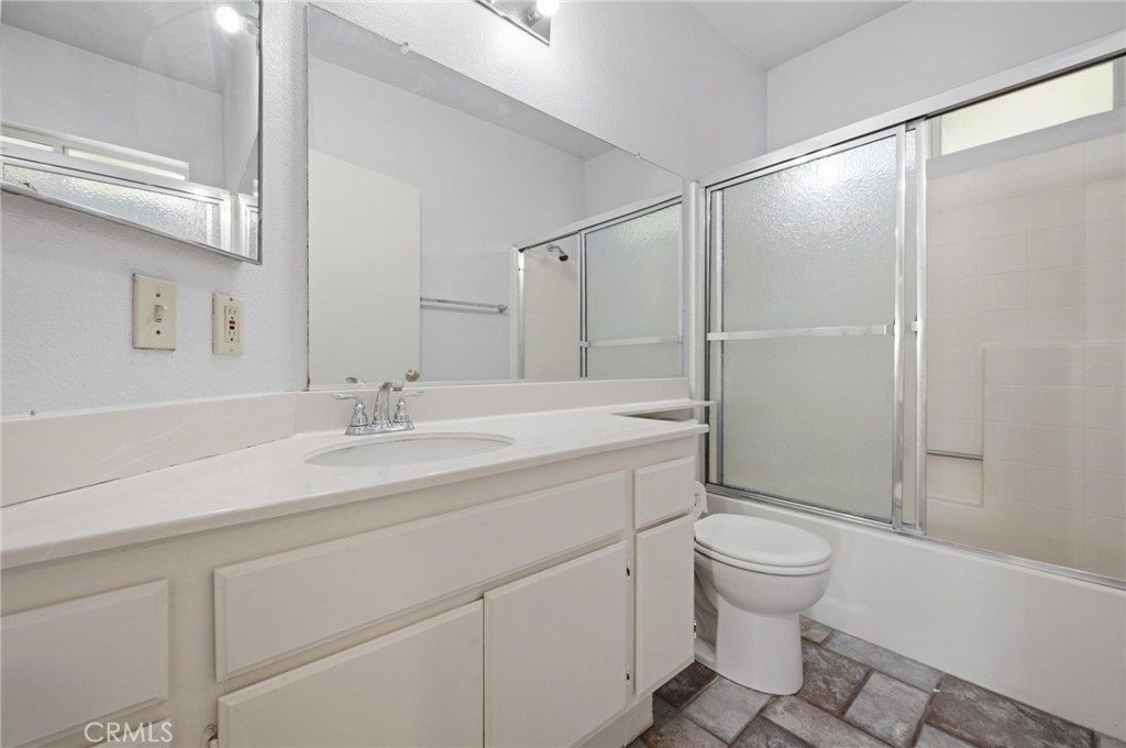 25238 Steinbeck Avenue E Property Photo 14