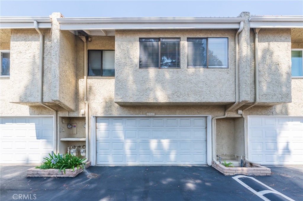 5694 E Los Angeles Property Photo 4