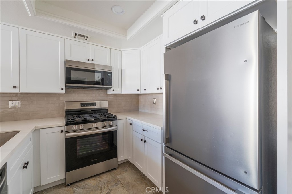 5694 E Los Angeles Property Photo 9