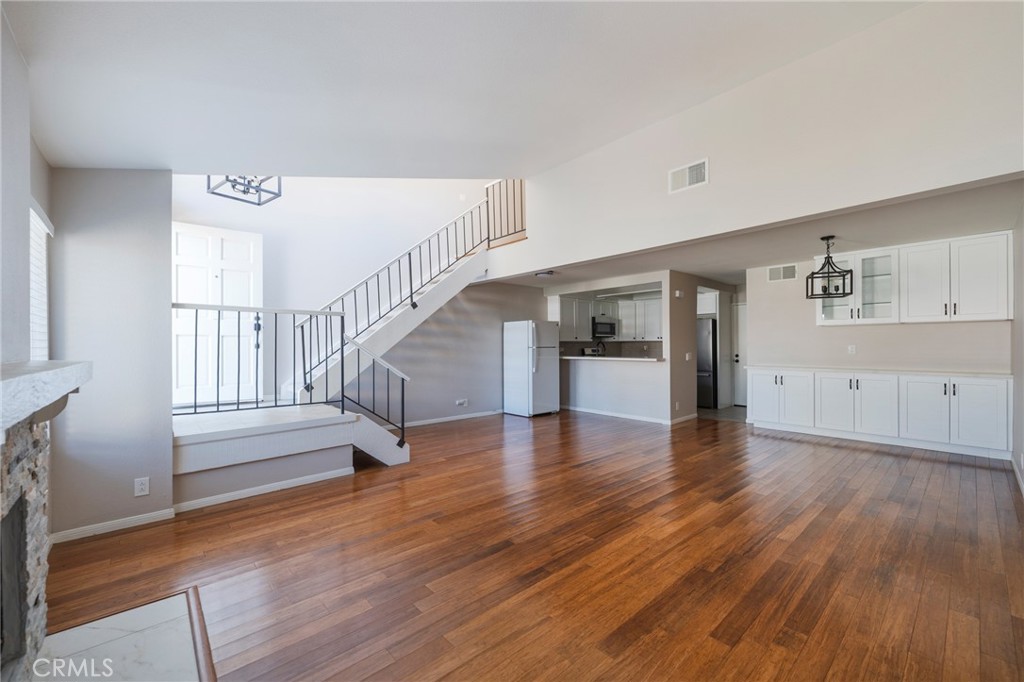 5694 E Los Angeles Property Photo 11
