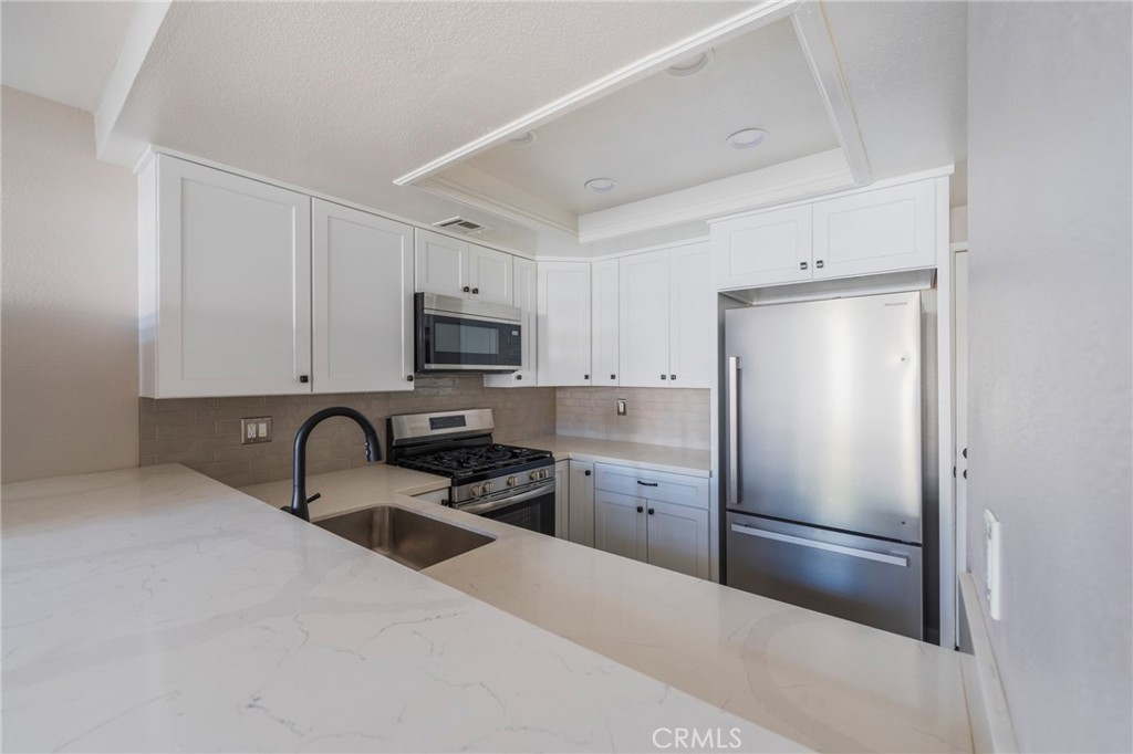 5694 E Los Angeles Property Photo 16