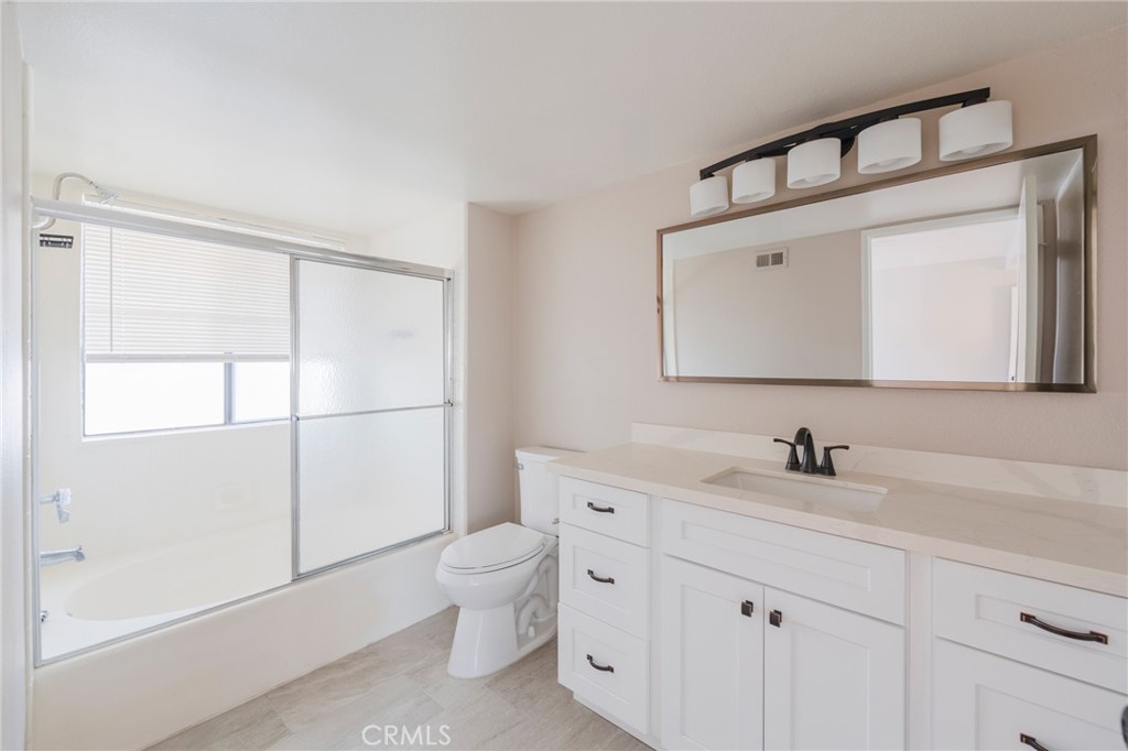 5694 E Los Angeles Property Photo 25