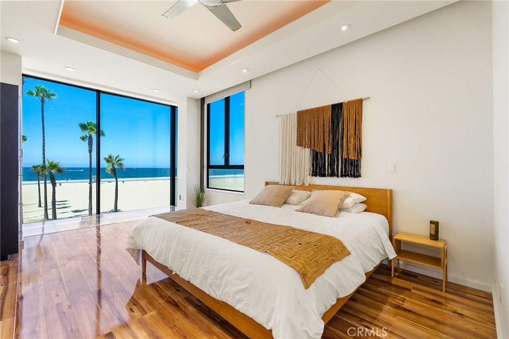 3009 Ocean Front Walk Property Photo 1