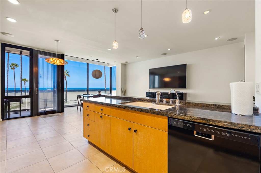 3009 Ocean Front Walk Property Photo 4