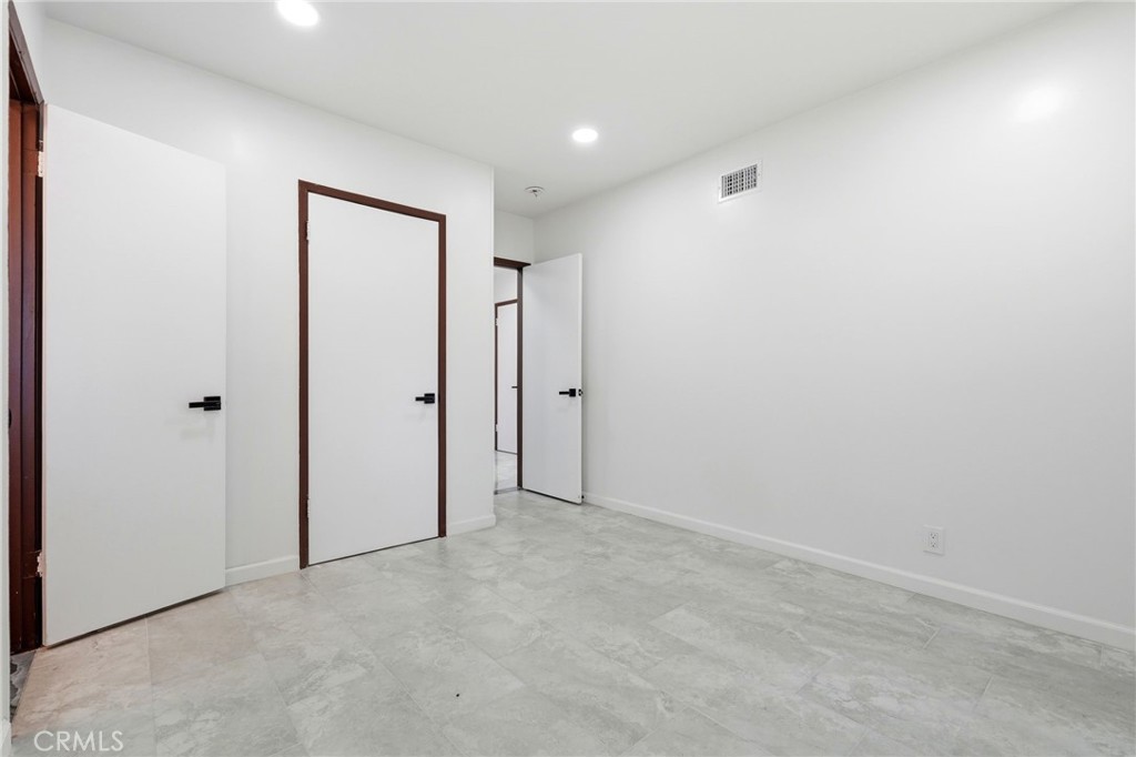 18114 Schoenborn Property Photo 8