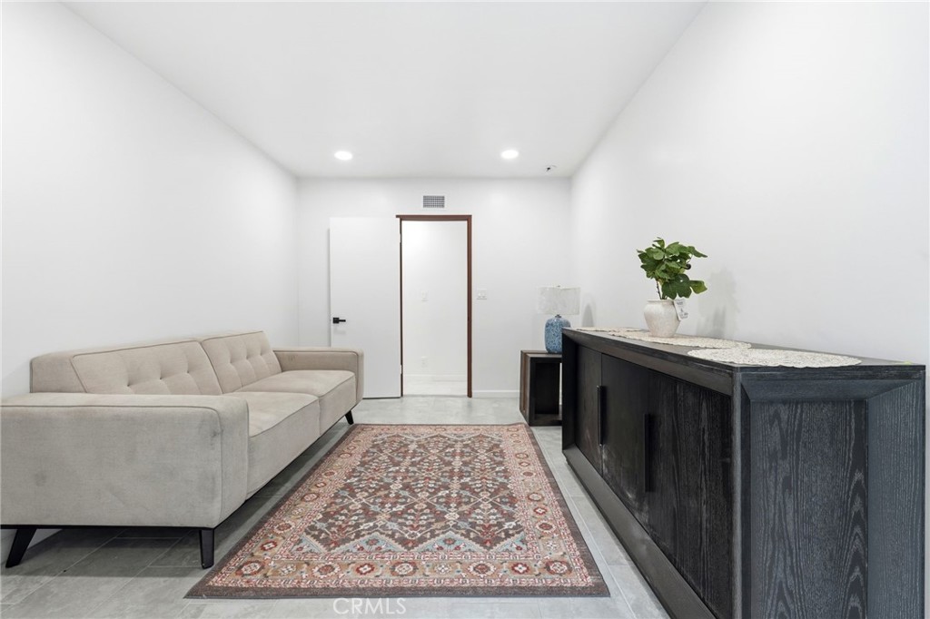 18114 Schoenborn Property Photo 37
