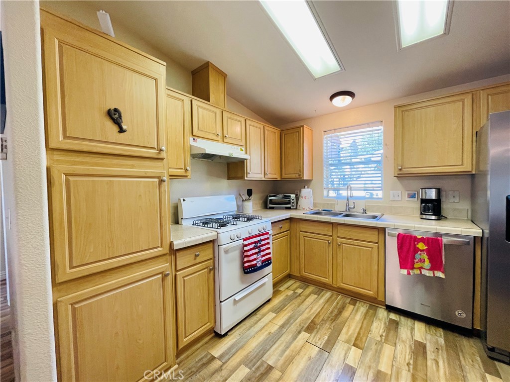 940 Hemming Way Property Photo 3