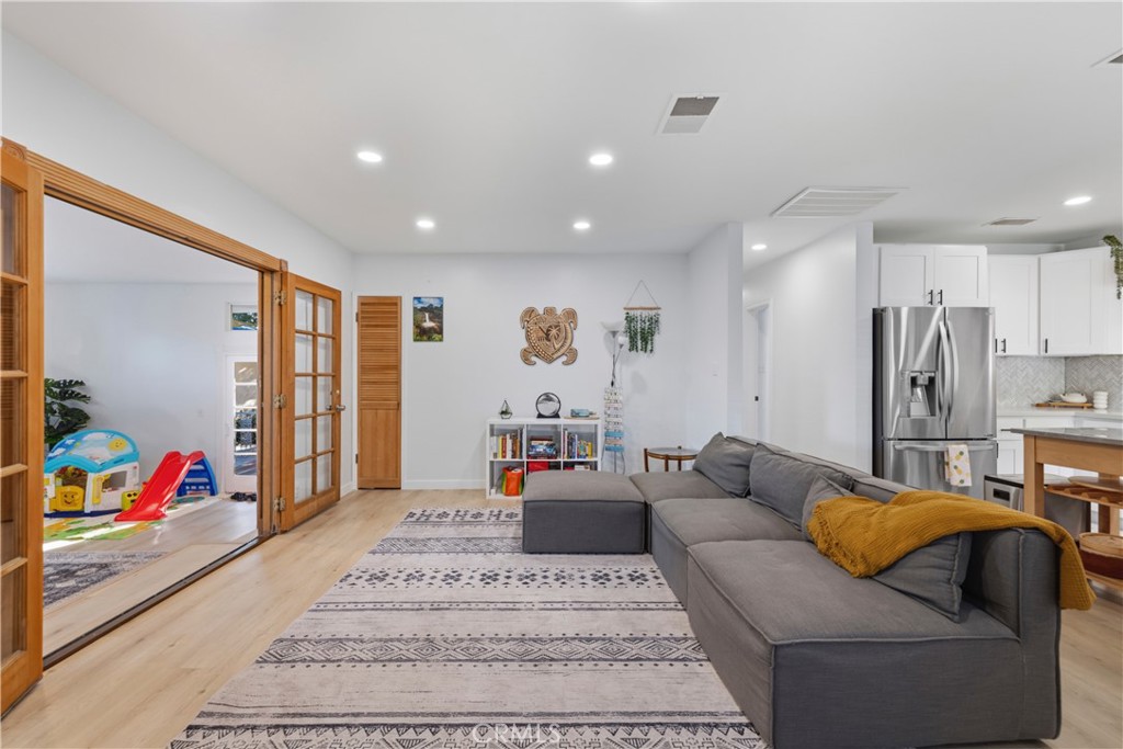 25048 Wheeler Property Photo 8