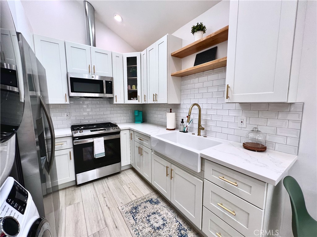 24033 1/2 Welby Way Property Photo 10