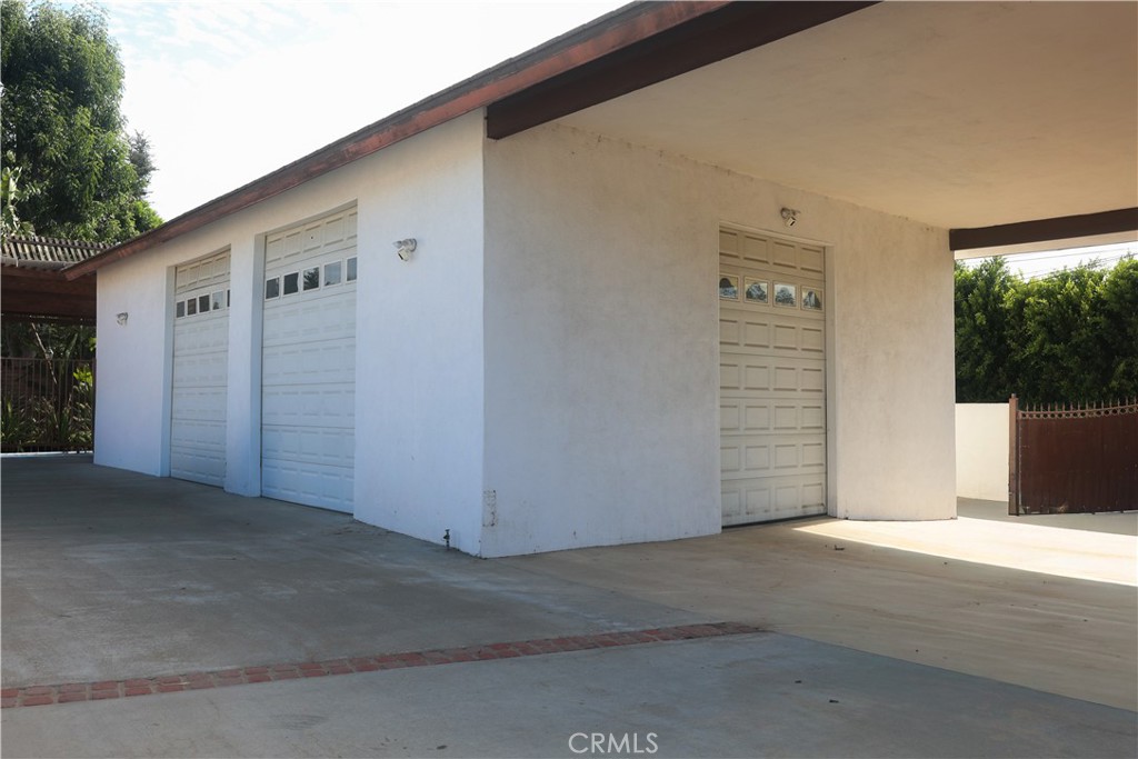 9136 Balcom Avenue Property Photo 4