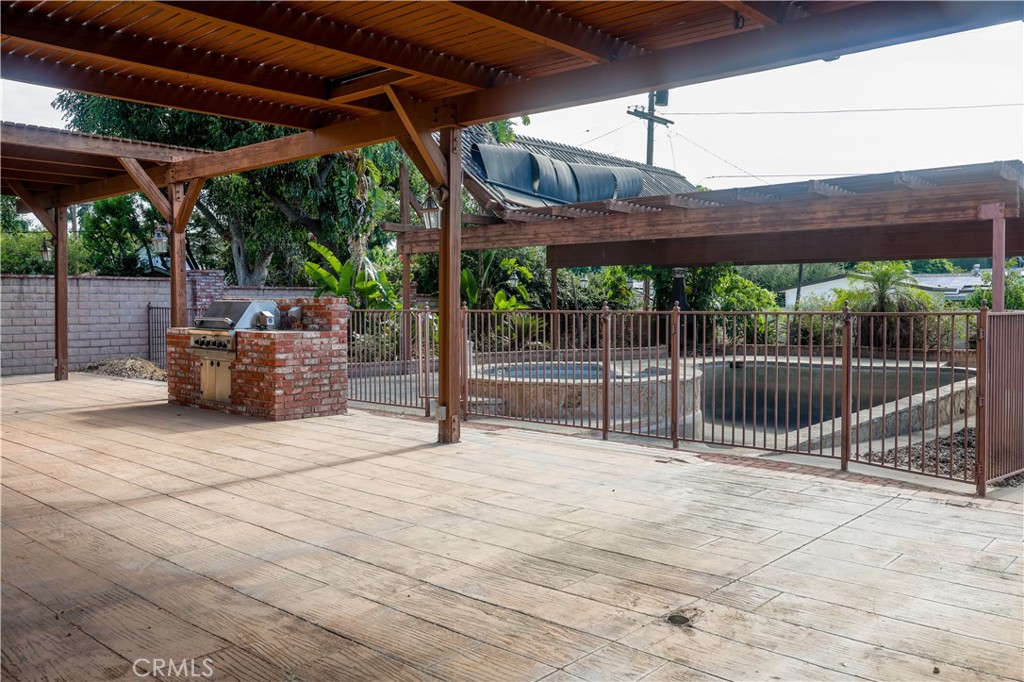 9136 Balcom Avenue Property Photo 6