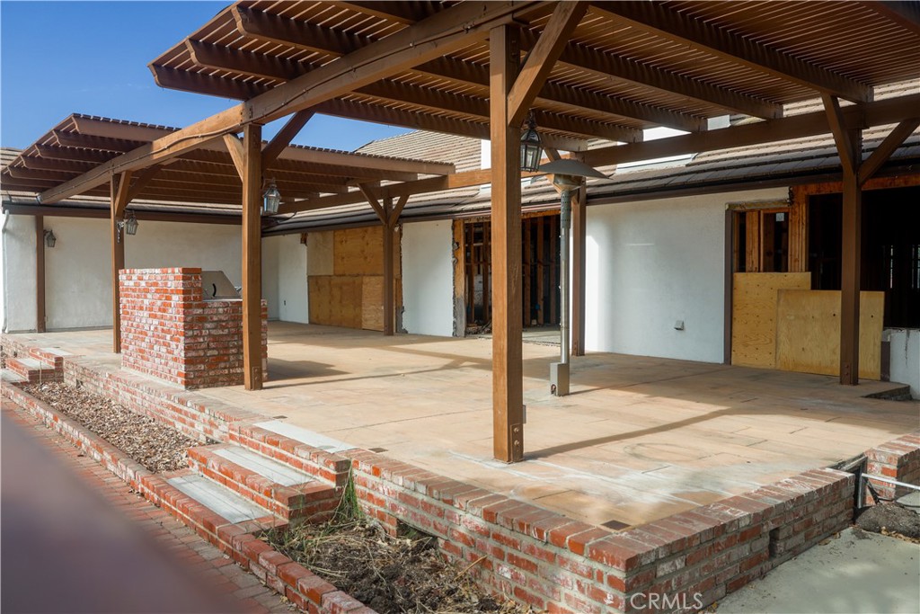 9136 Balcom Avenue Property Photo 8
