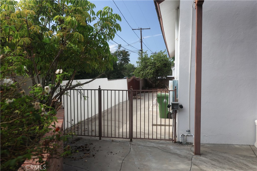 9136 Balcom Avenue Property Photo 16