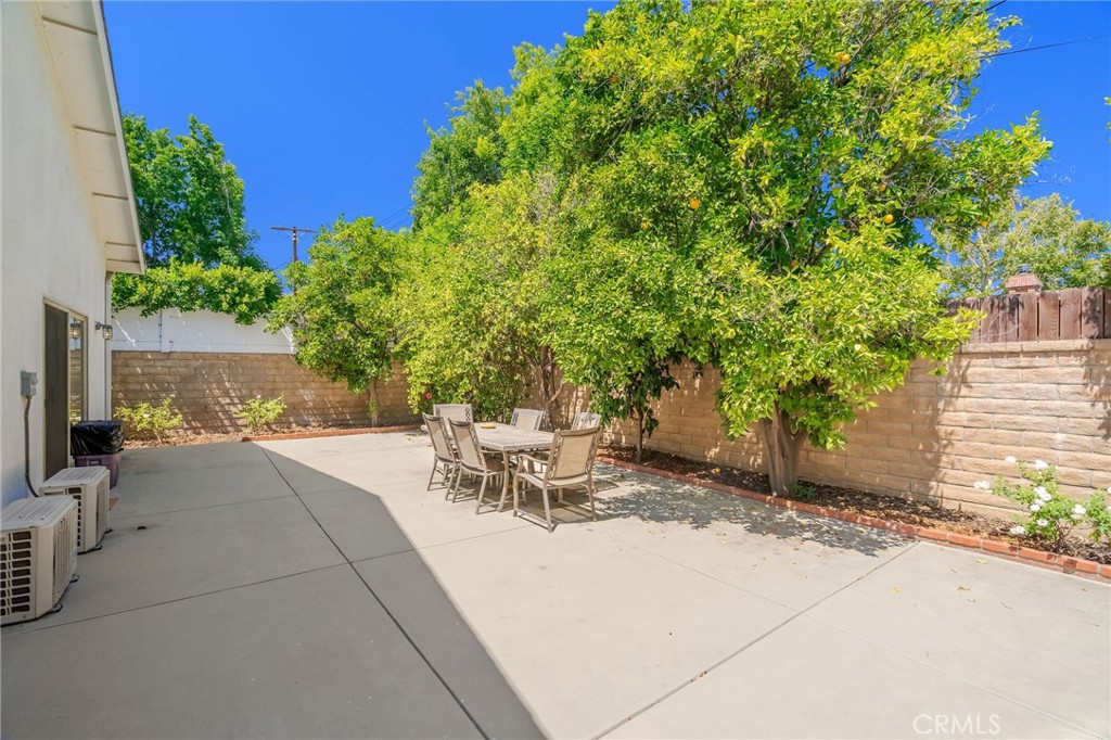 10228 Encino Avenue Property Photo 6