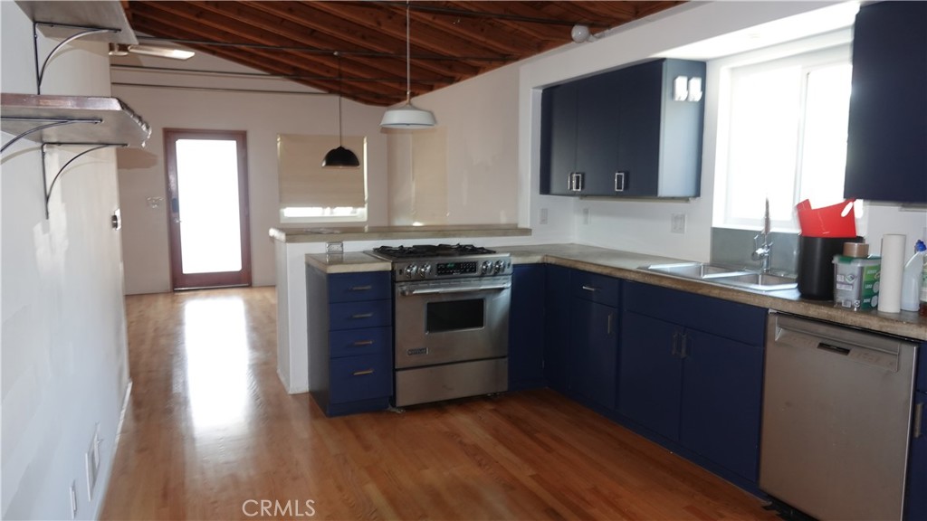 3363 Hollydale Property Photo 2