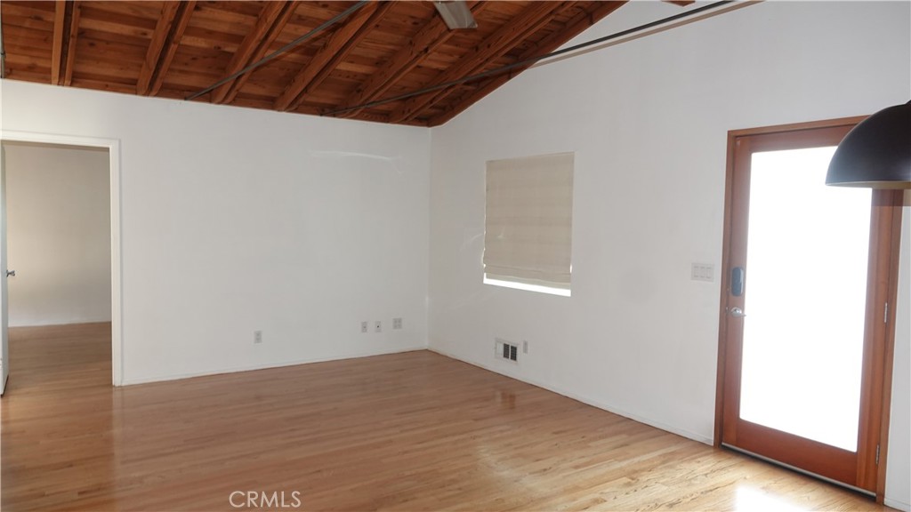 3363 Hollydale Property Photo 3