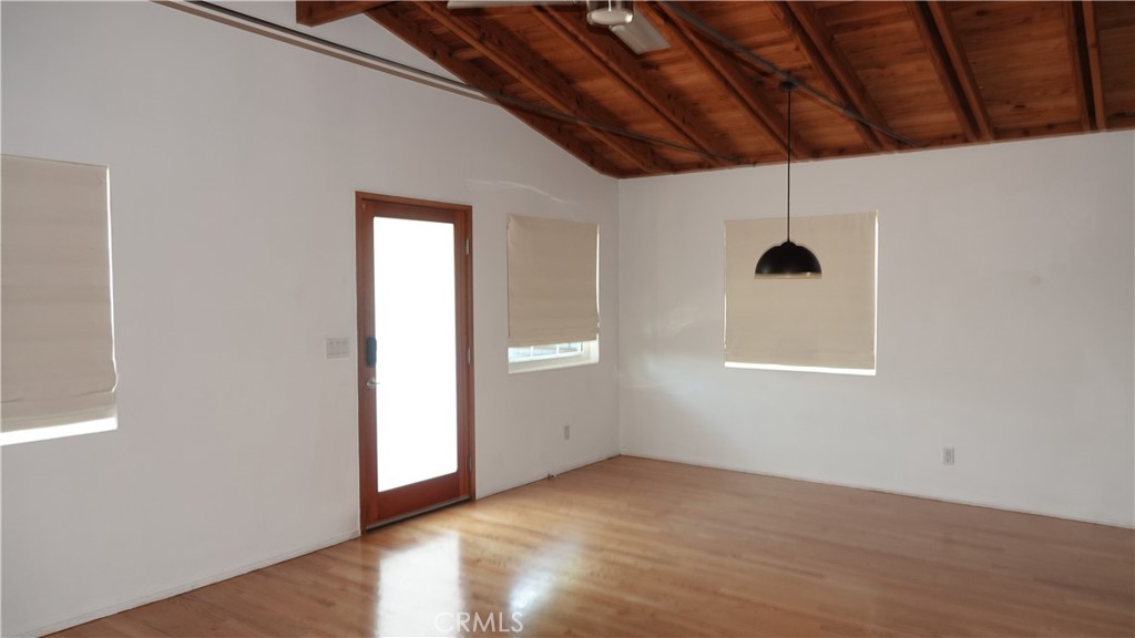 3363 Hollydale Property Photo 4