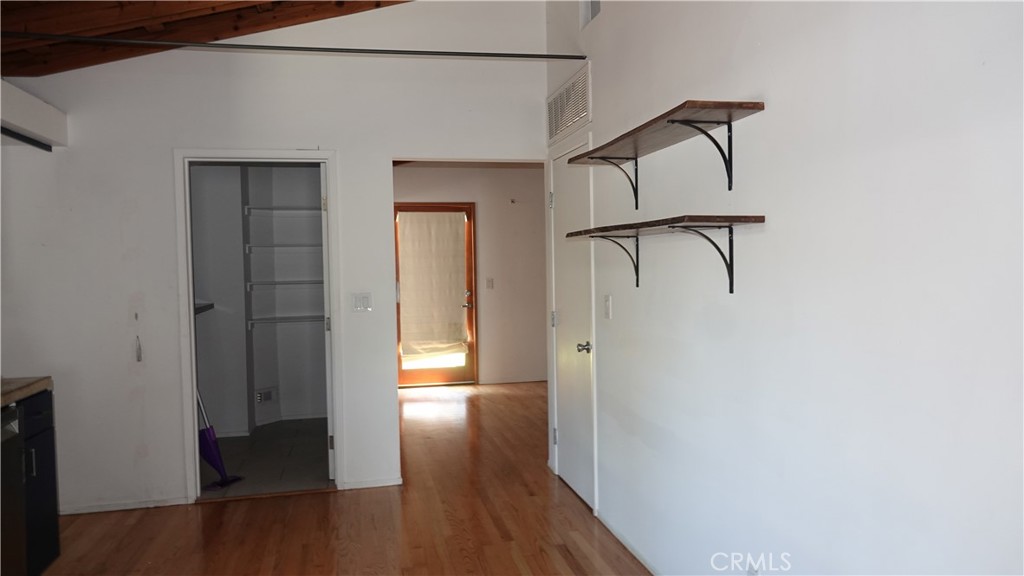 3363 Hollydale Property Photo 8