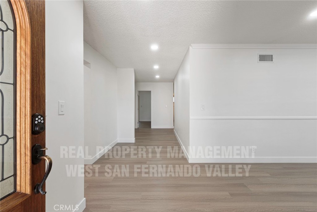 12920 Aetna St. Property Photo 3