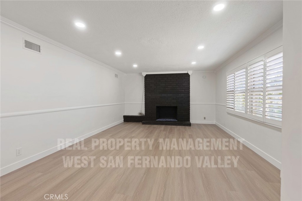 12920 Aetna St. Property Photo 4