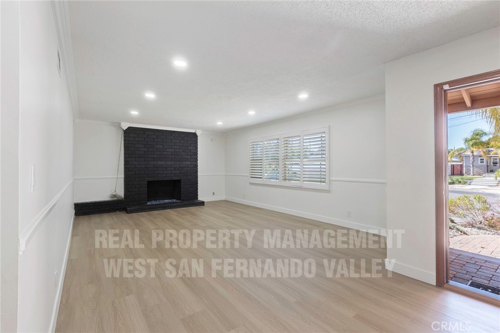 12920 Aetna St. Property Photo 5