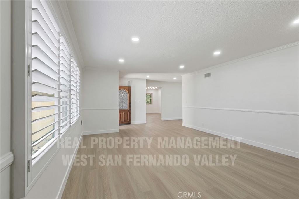 12920 Aetna St. Property Photo 7