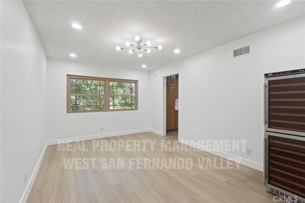 12920 Aetna St. Property Photo 8