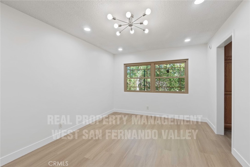 12920 Aetna St. Property Photo 9