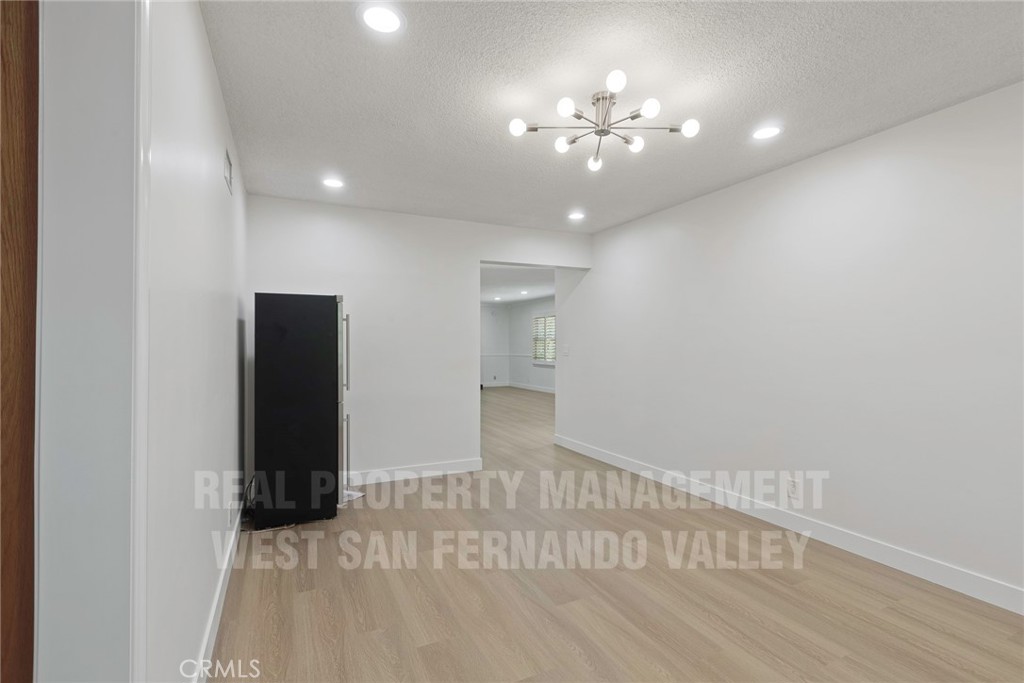 12920 Aetna St. Property Photo 10