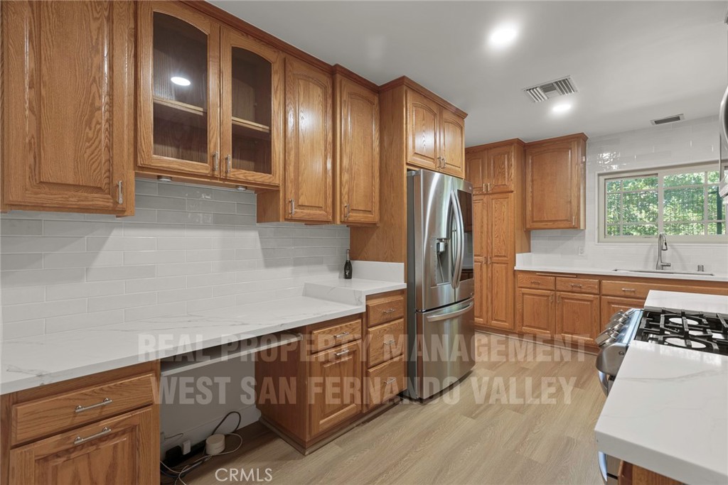 12920 Aetna St. Property Photo 15