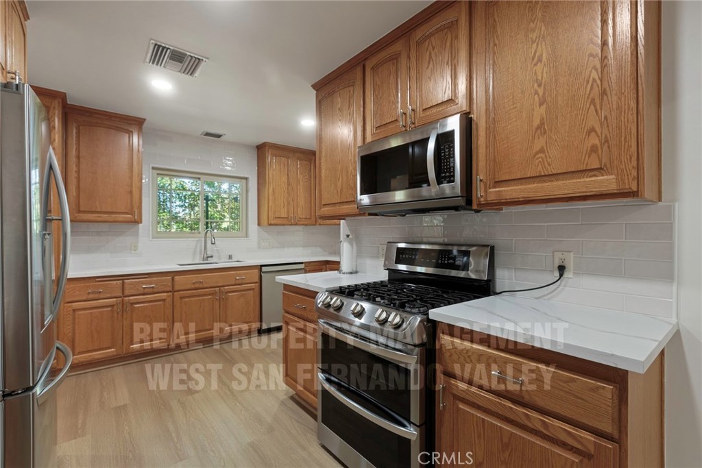 12920 Aetna St. Property Photo 16