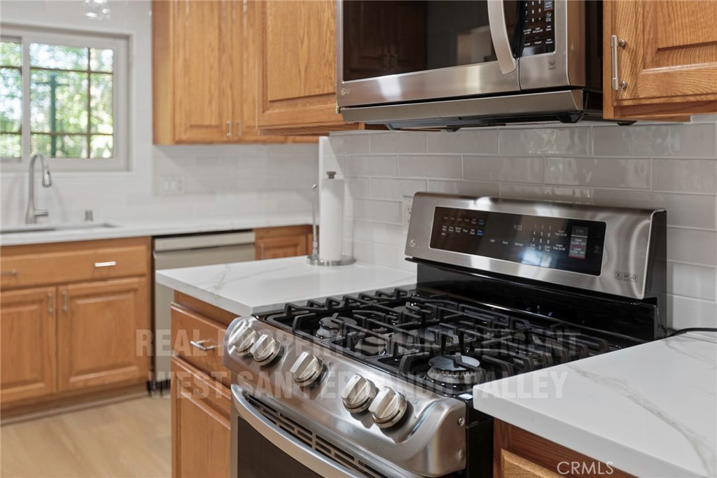 12920 Aetna St. Property Photo 17
