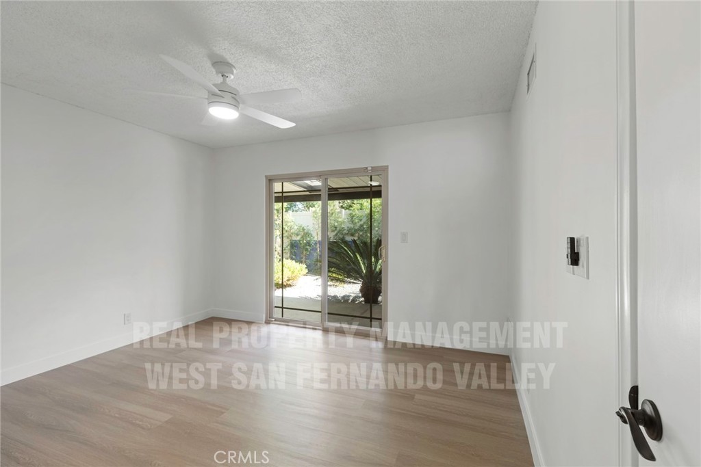 12920 Aetna St. Property Photo 20