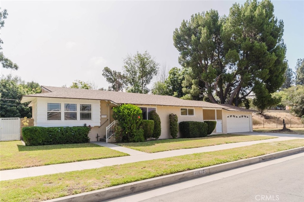 10826 Blucher Avenue Property Photo 3
