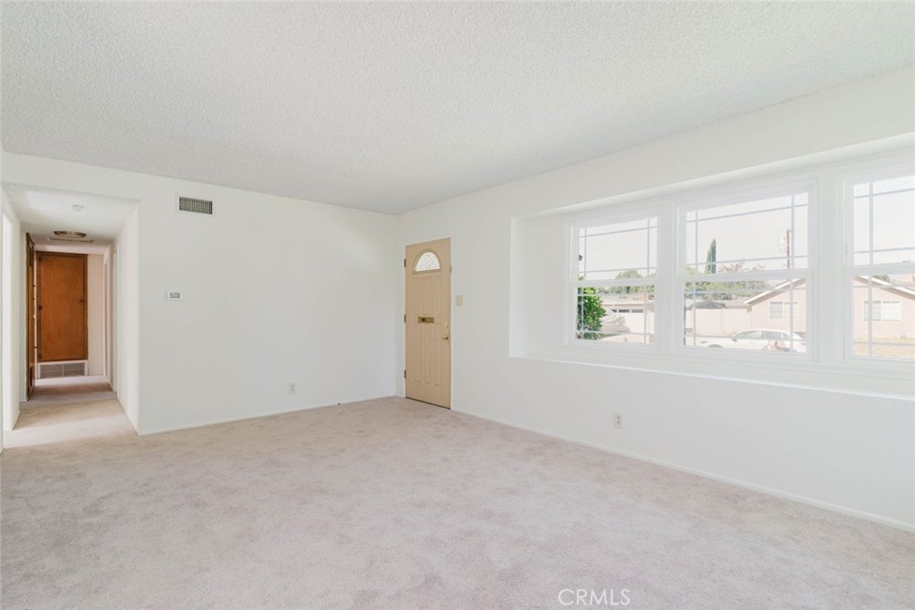 10826 Blucher Avenue Property Photo 6