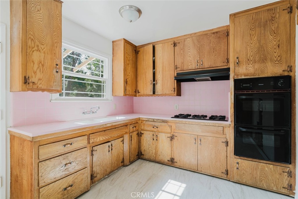 10826 Blucher Avenue Property Photo 11