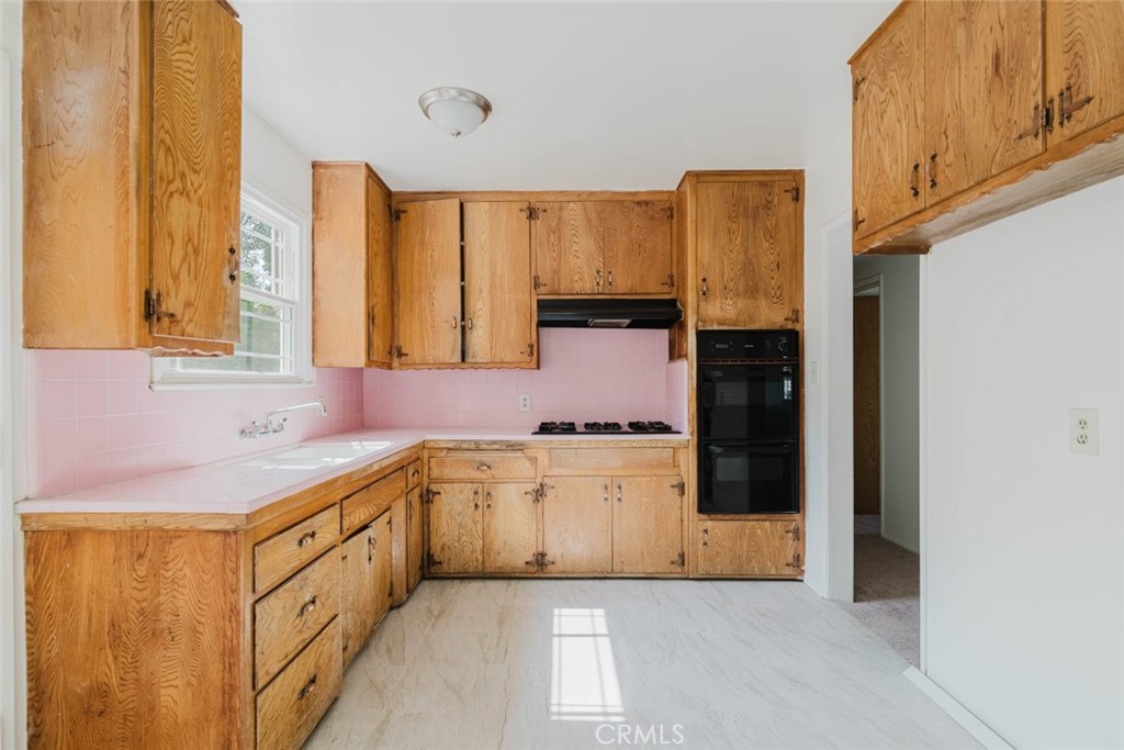 10826 Blucher Avenue Property Photo 12