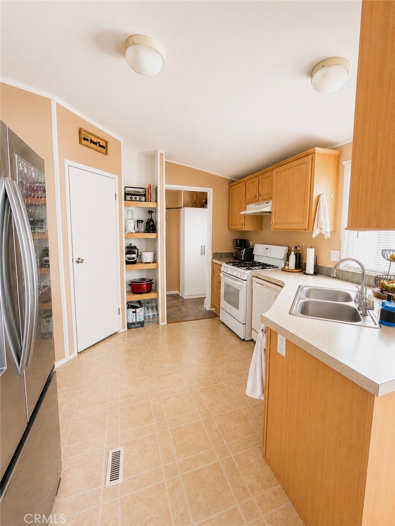 7560 Woodman 134 Property Photo 8