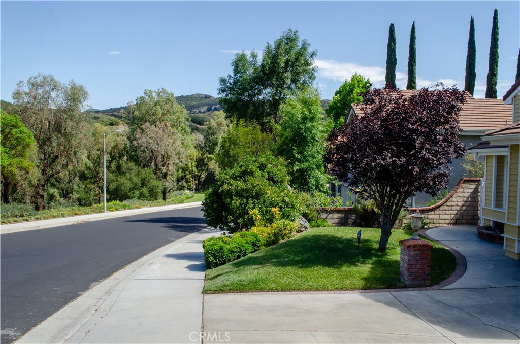 24371 Crestview Drive Property Photo 2
