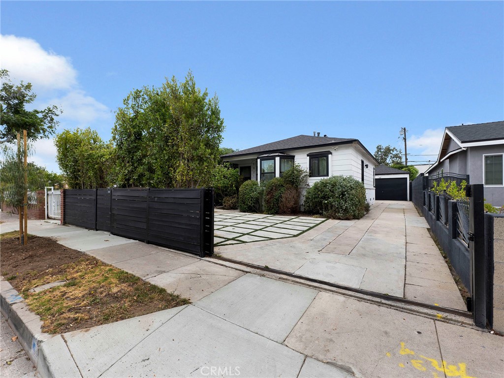 1021 E 65th Street Property Photo 1