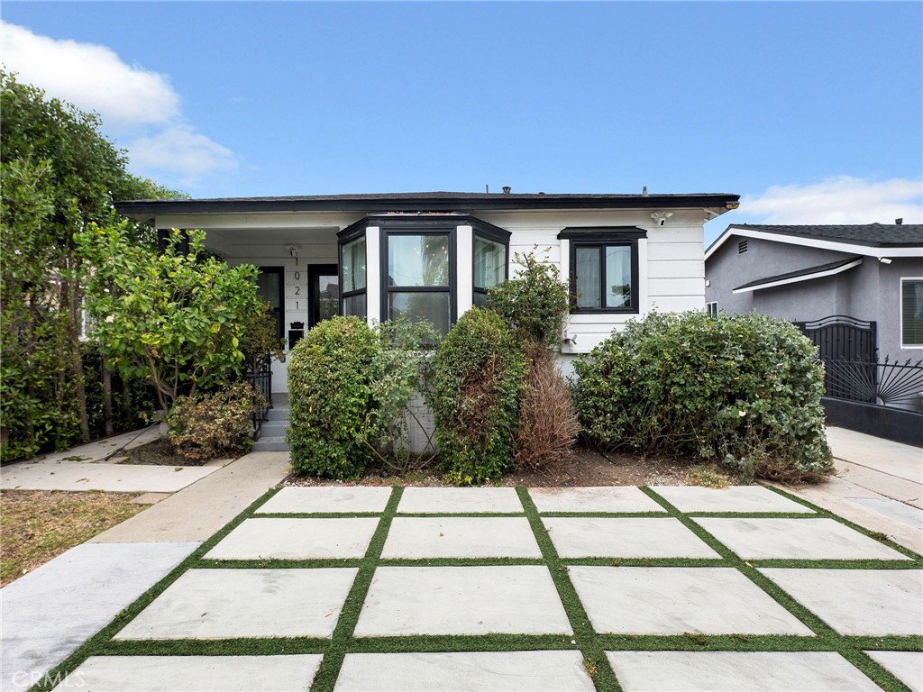 1021 E 65th Street Property Photo 4