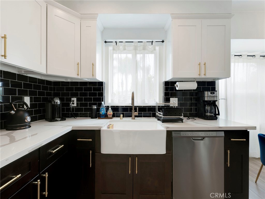 1021 E 65th Street Property Photo 15