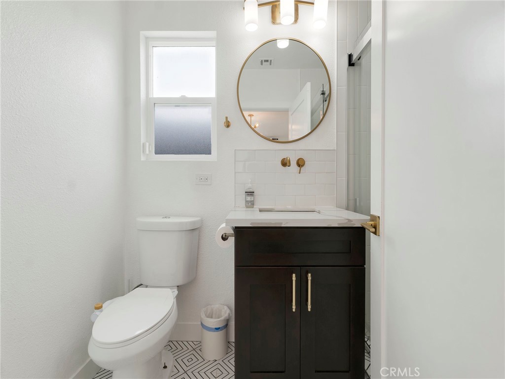 1021 E 65th Street Property Photo 25