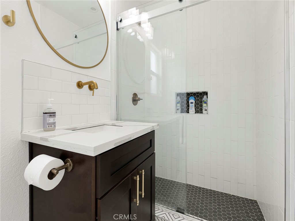 1021 E 65th Street Property Photo 26
